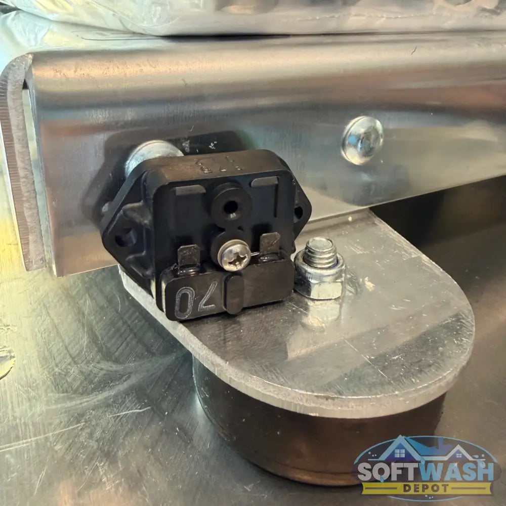 FLOJET VersiJet 70 PSI pressure switch replacement for 4.5 GPM and 6 GPM pumps used in soft wash and chemical spraying systems. - Soft Wash Depot