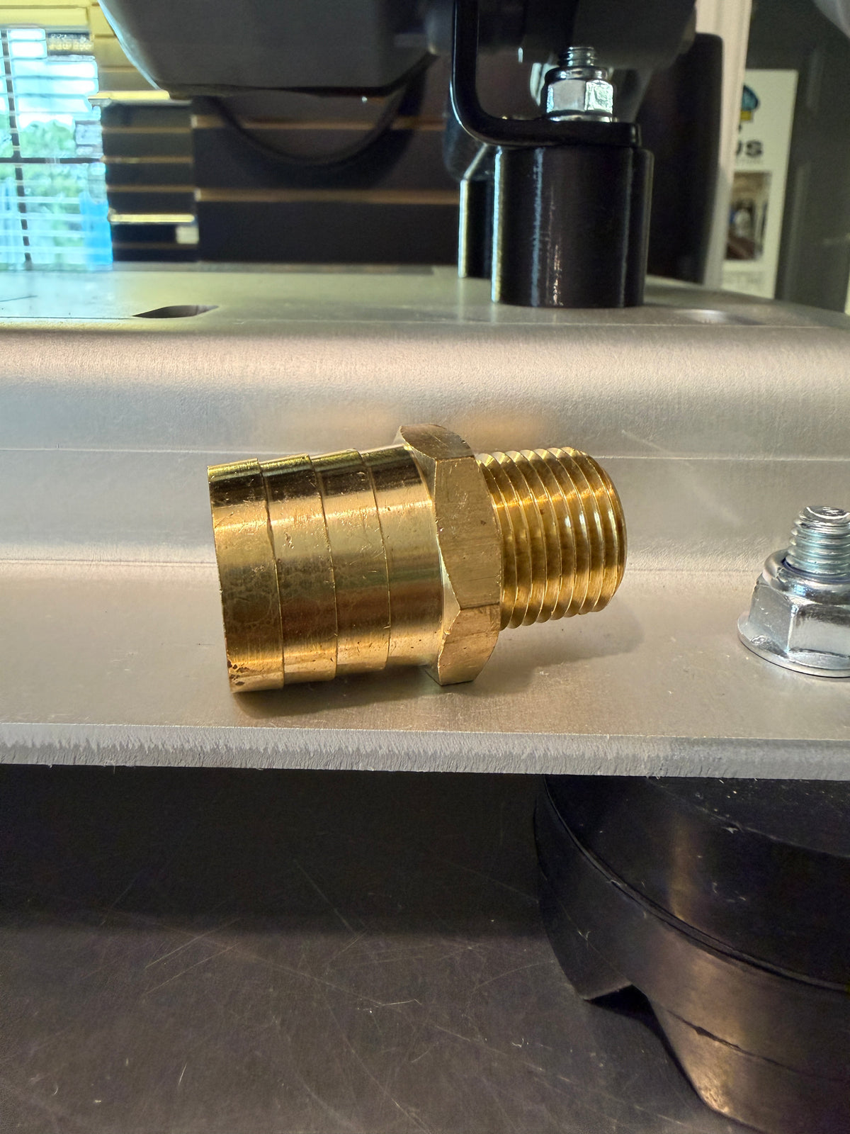 Brass Hose Barb – 1" Hose Barb x 1/2" MPT | 32307
